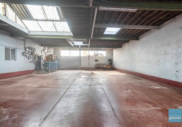 Bureaux & entrepôts à vendre à Lede