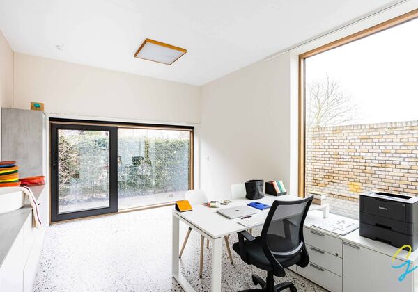 Gebouw voor gemengd gebruik te koop in Berlare