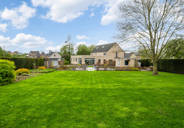 Gebouw voor gemengd gebruik te koop in Lierde