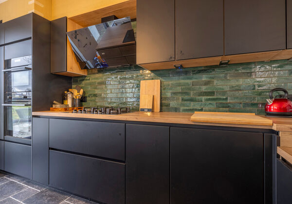 Uniek concept! Duplex appartement bouwjaar 2021 aan 2% registratierechten mogelijk!
Dit duplex-appartement straalt de warmte en het gevoel van een huis uit, maar biedt het gemak en het onderhoud van een appartement. Met slechts twee wooneenheden in één