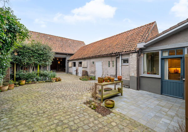 Hoeve te koop in Sint-Lievens-Houtem