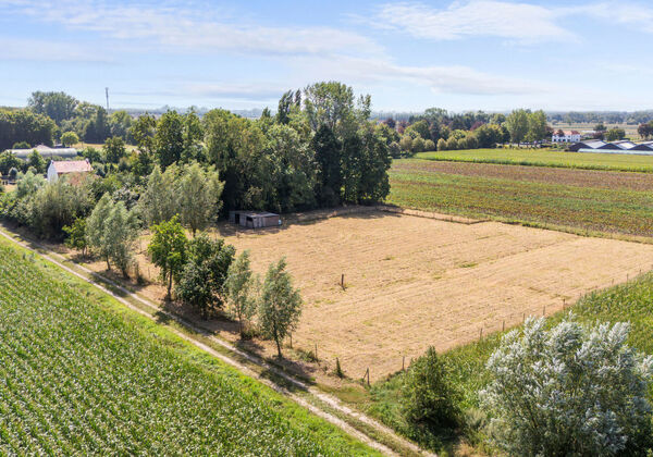Te koop: weidegrond met stal nabij de Vakebuurtstraat
Op een rustige en vlot bereikbare locatie bieden wij een perceel weidegrond aan met een totale oppervlakte van 58a 63ca.
Het perceel is gelegen nabij de Vakebuurtstraat en draagt het perceelnummer I65