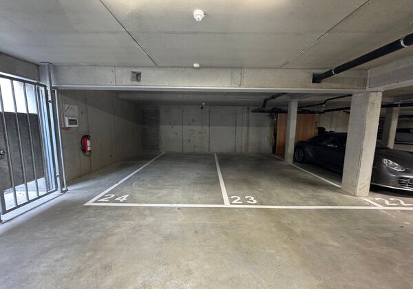 Parking int&eacute;rieur &agrave; vendre &agrave; Lede
