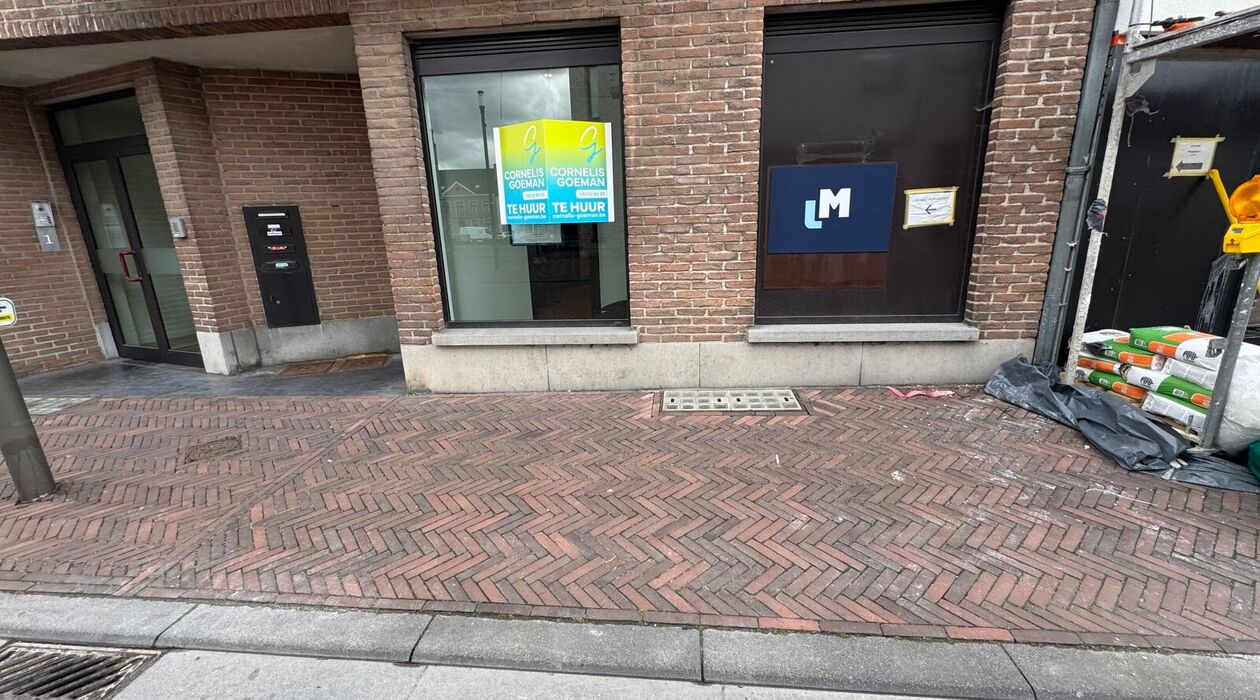 Immeuble de bureaux à louer à Brakel